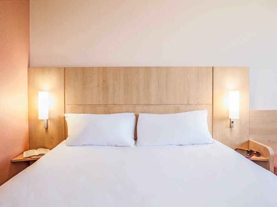 Standard Double Room, 1 Double Bed | Desk, laptop workspace, blackout drapes, soundproofing