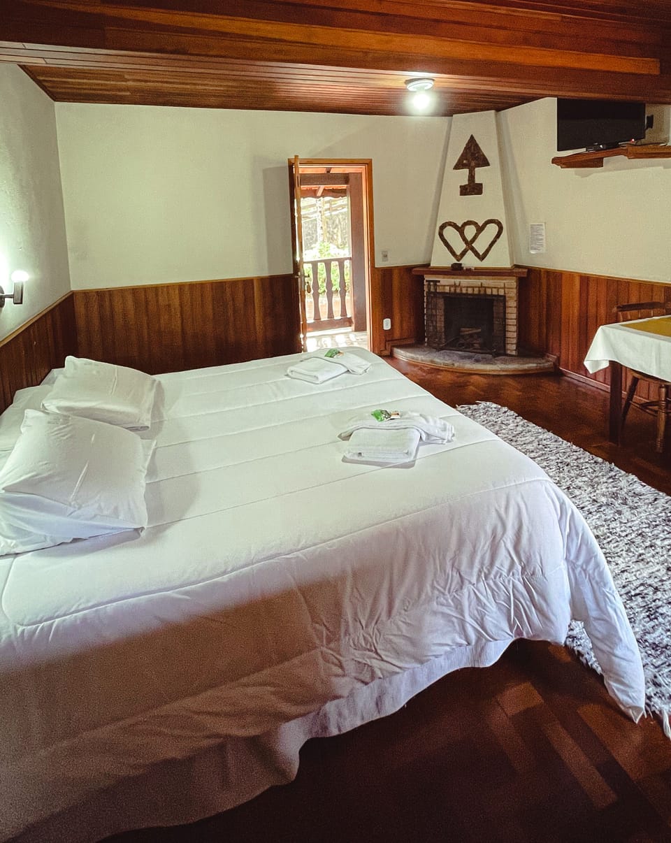 Family Suite | Minibar, desk, free WiFi, bed sheets