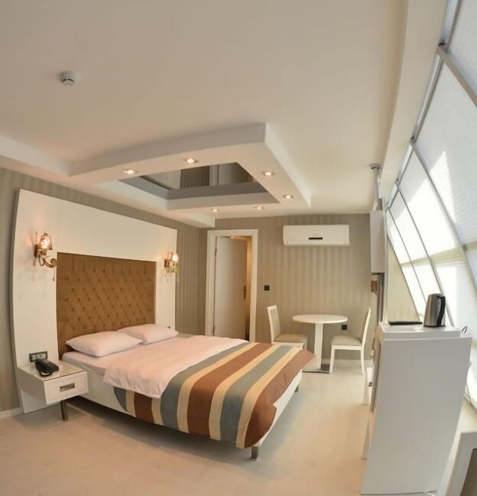 Deluxe Double Room, Balcony | Minibar, in-room safe, desk, soundproofing