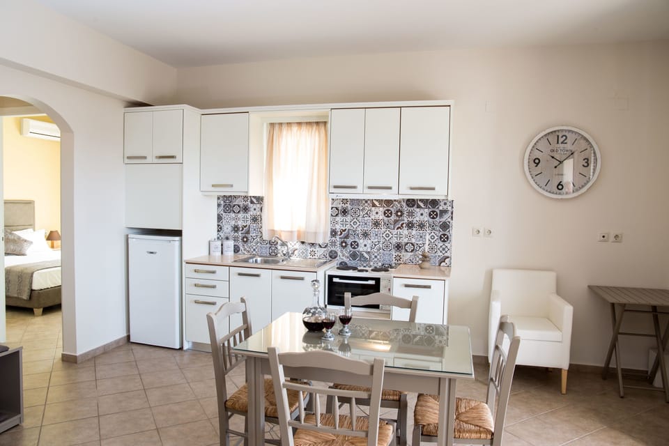Apartment, 1 Bedroom | Private kitchenette | Fridge, stovetop, electric kettle, cookware/dishes/utensils