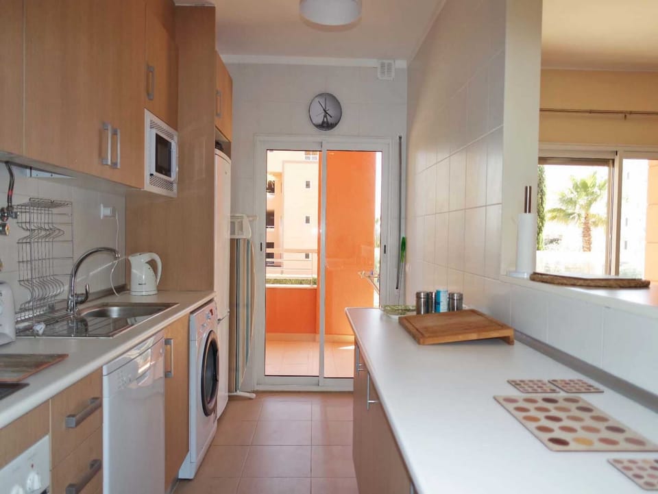 Apartment (2 Bedrooms) | Private kitchen | Fridge, microwave, oven, stovetop