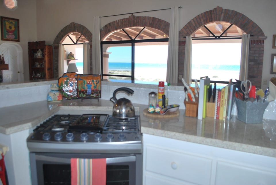 House, 4 Bedrooms | Private kitchen | Coffee/tea maker, full-size fridge, microwave, stovetop
