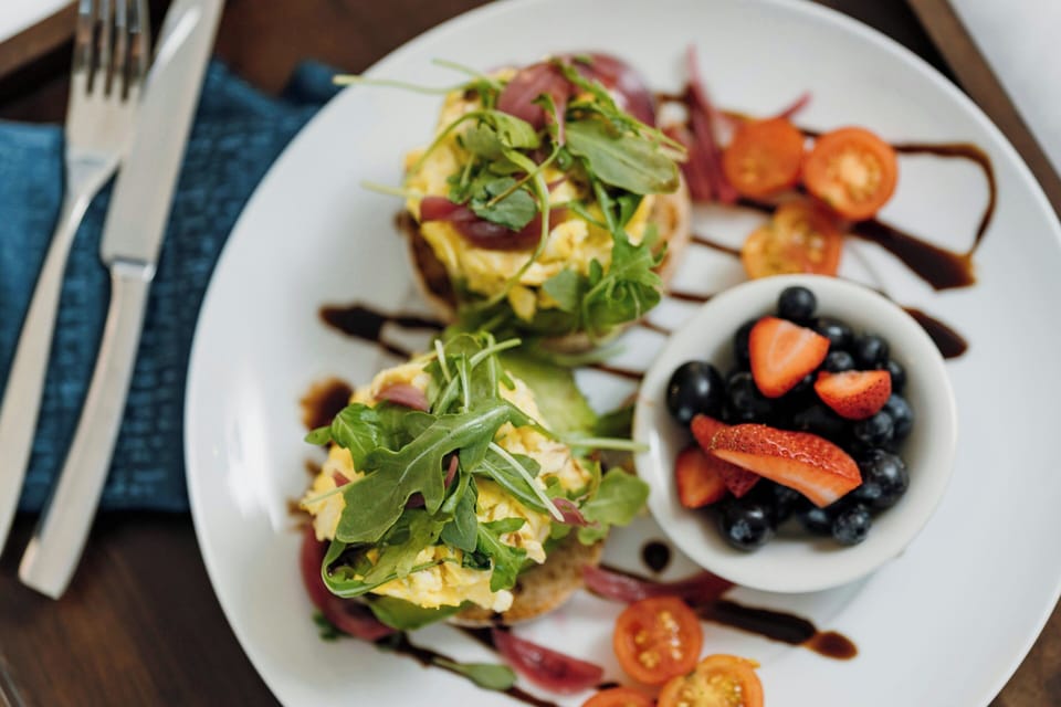 Breakfast, lunch, dinner and brunch served