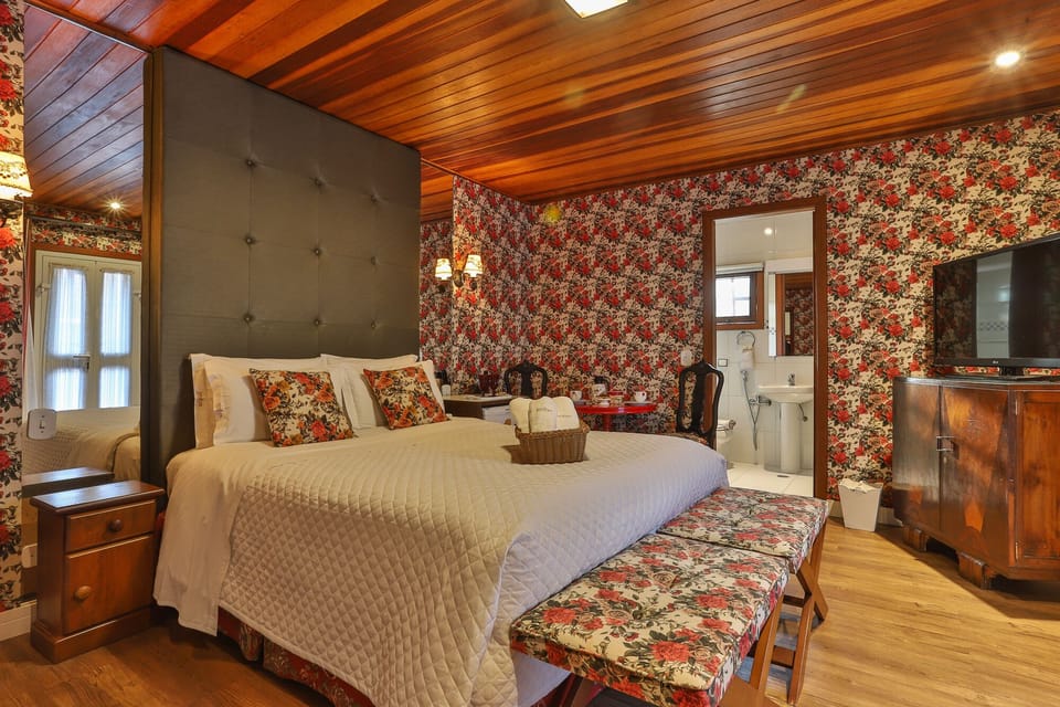Double Room Single Use | Minibar, individually decorated, individually furnished, blackout drapes
