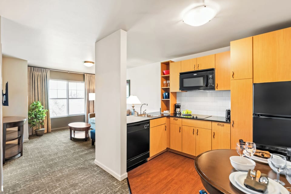 1 bedroom, premium bedding, down comforters, pillowtop beds
