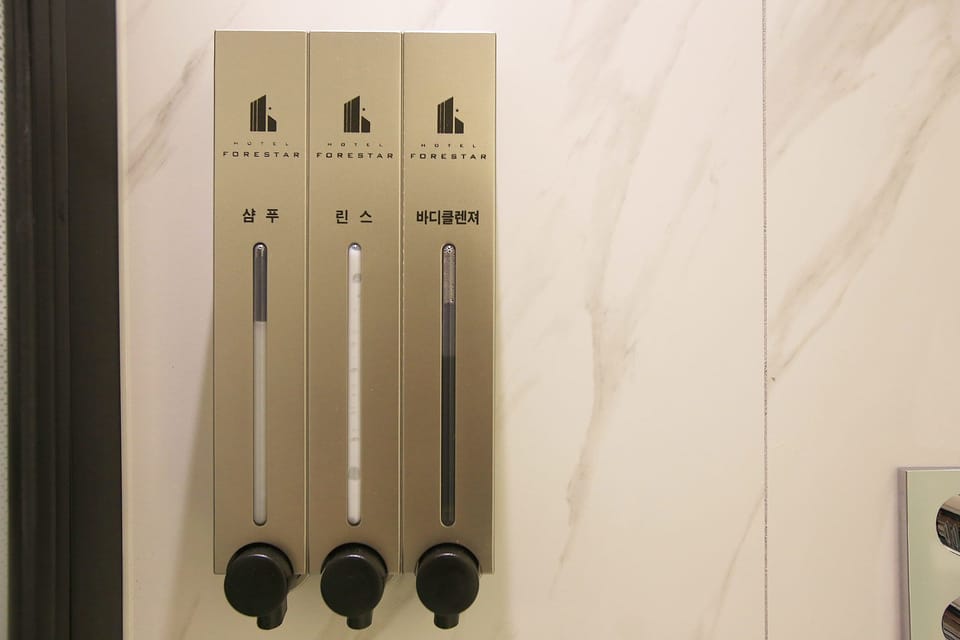 Suite | Bathroom | Separate tub and shower, free toiletries, hair dryer, bathrobes