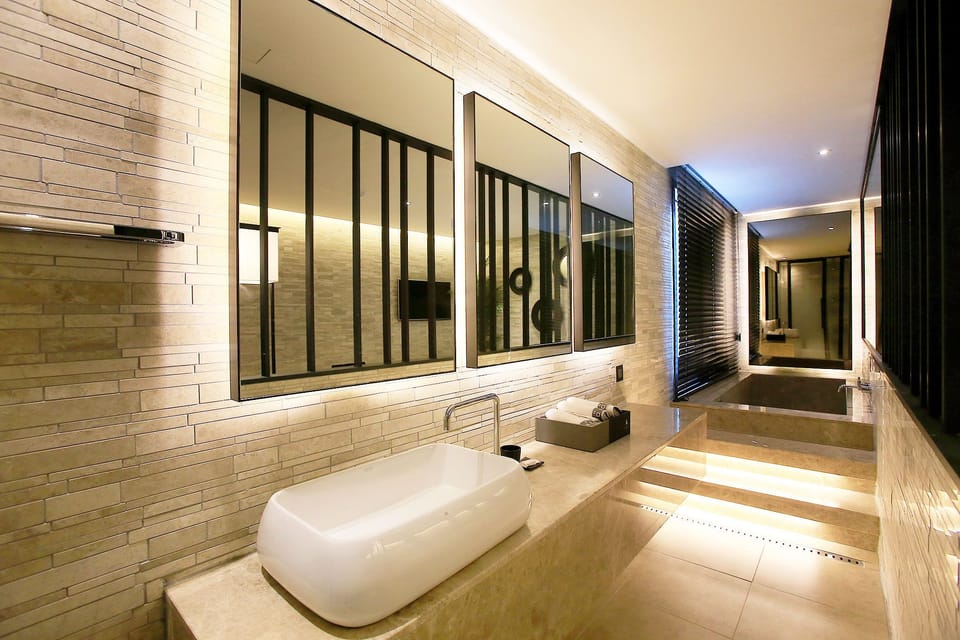 Suite | Bathroom sink