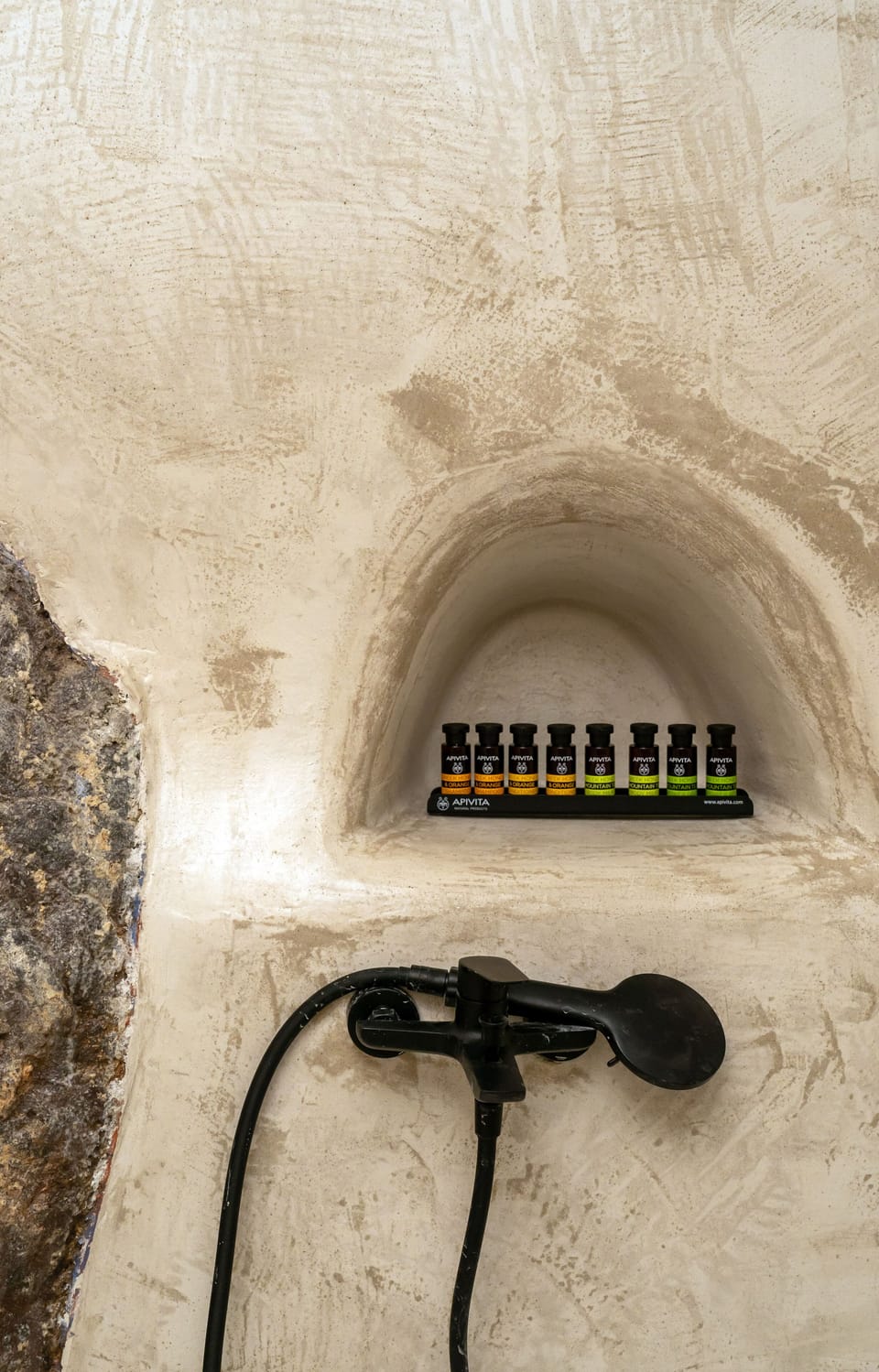 Classic Suite, Sea View (Cave) | Bathroom | Shower, free toiletries, hair dryer, bathrobes