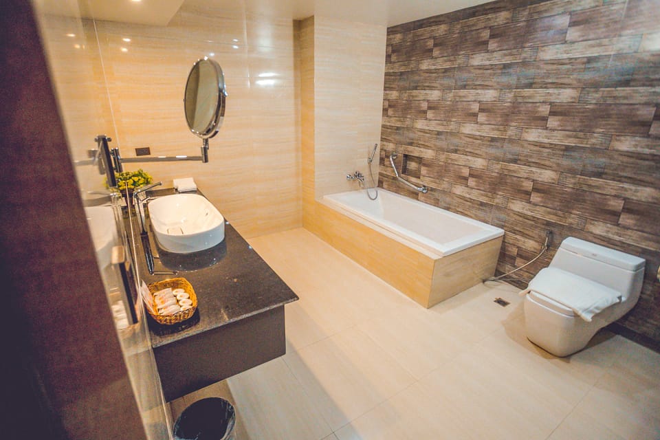 Presidential Room | Bathroom | Free toiletries, hair dryer, slippers, bidet