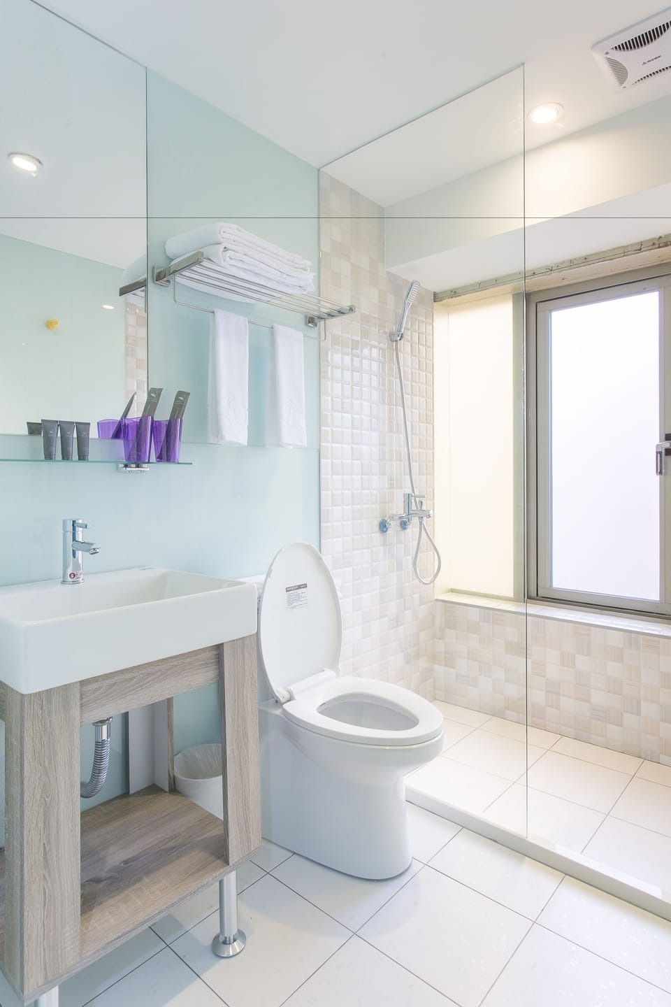 Double Room (Moon) | Bathroom | Shower, free toiletries, hair dryer, slippers