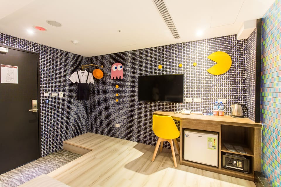Triple Room | In-room safe, desk, blackout drapes, soundproofing
