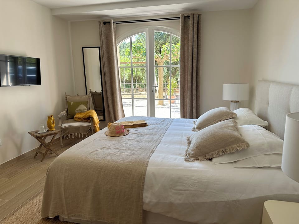 Superior double room on the ground floor | Egyptian cotton sheets, premium bedding, Select Comfort beds