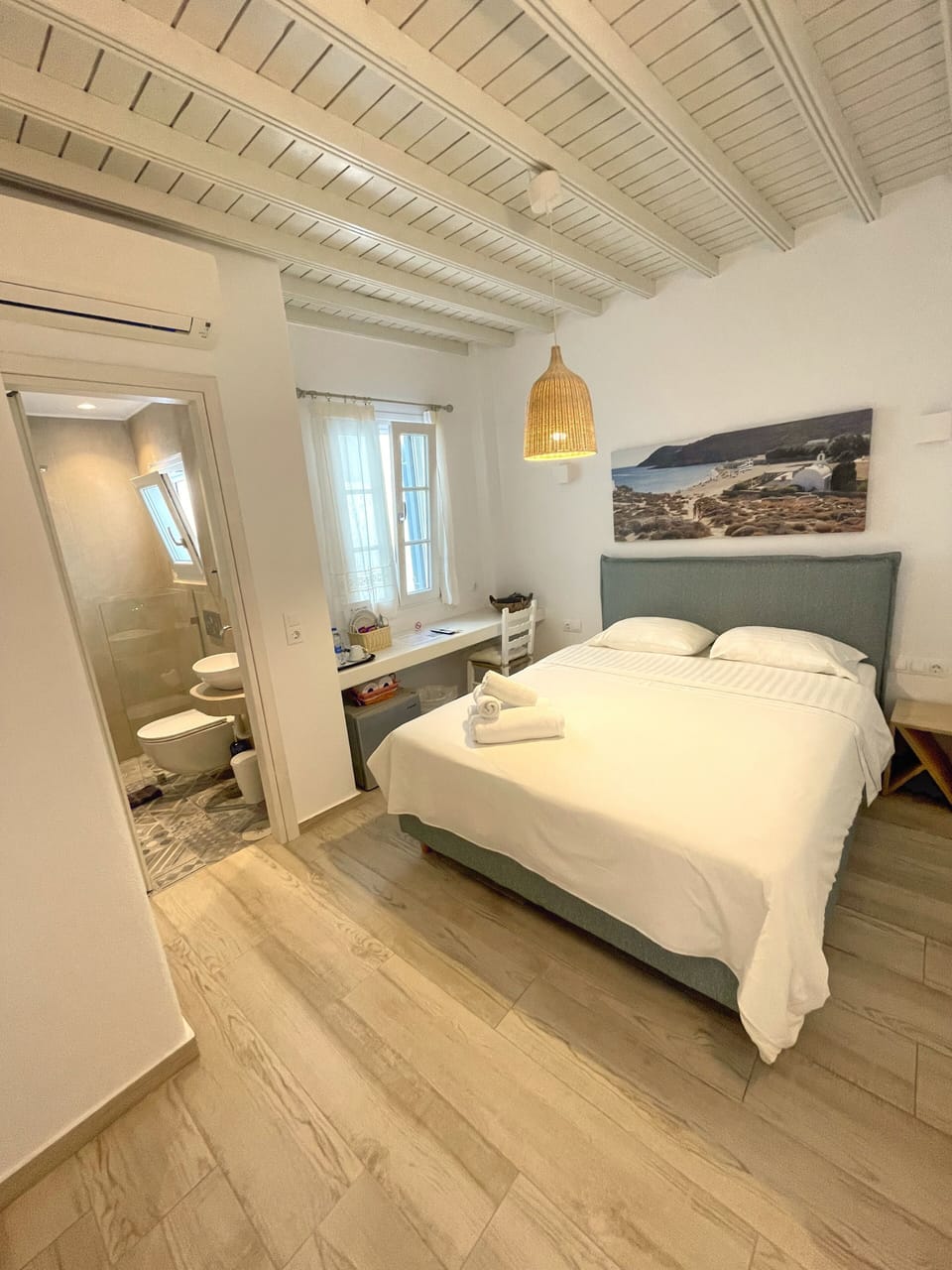 Double Room | Egyptian cotton sheets, premium bedding, minibar, iron/ironing board