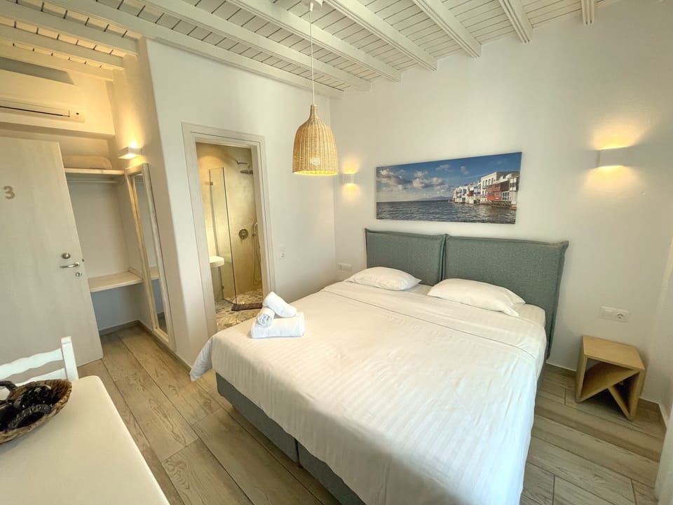 Double or Twin Room, Balcony | Egyptian cotton sheets, premium bedding, minibar, iron/ironing board