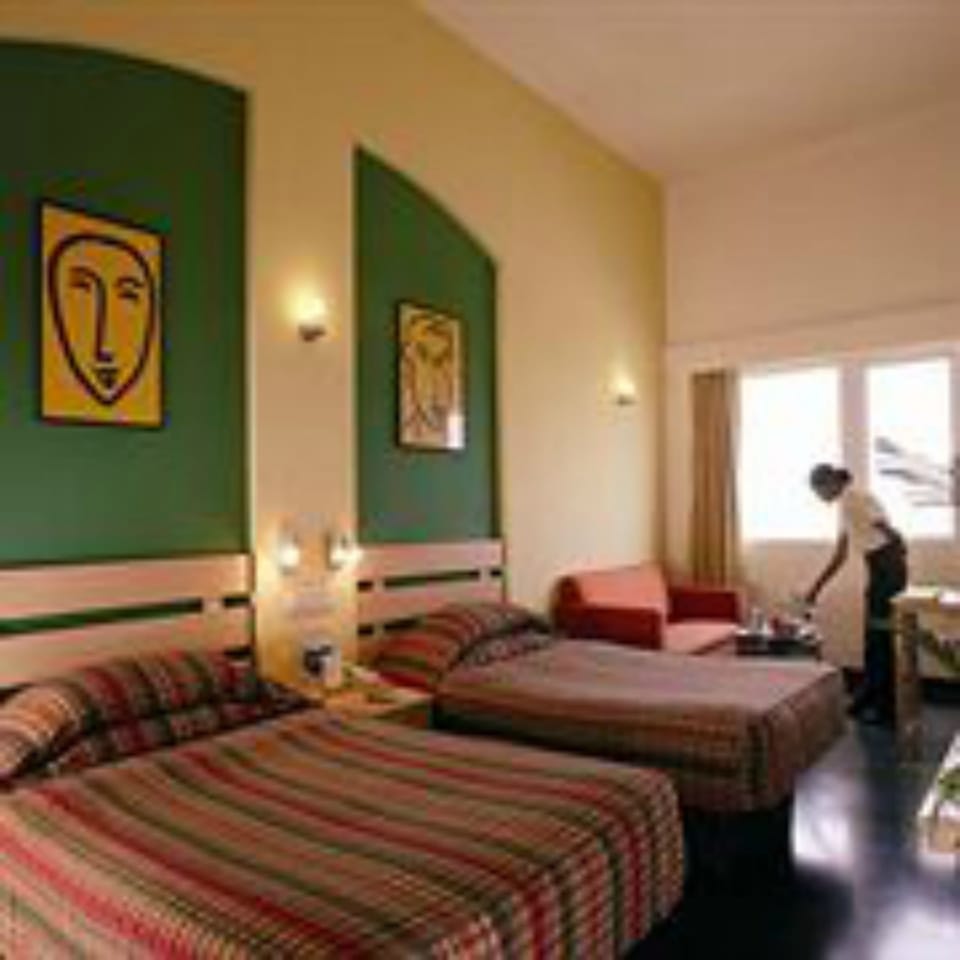 Business Room | Premium bedding, memory foam beds, minibar, in-room safe