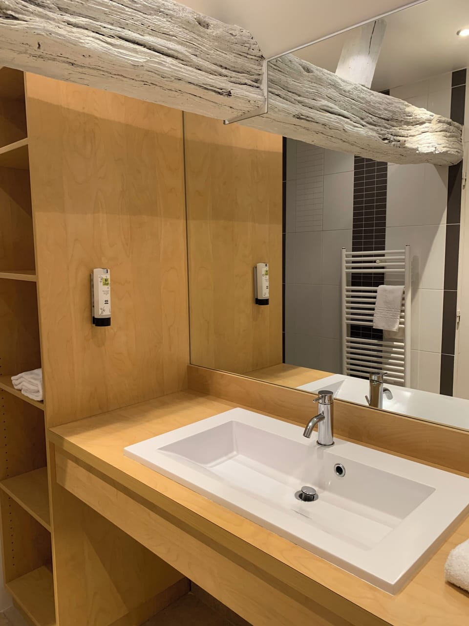 Standard Double Room Single Use | Bathroom | Shower, hair dryer, soap, shampoo