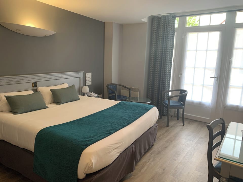 Comfort Double or Twin Room | Desk, rollaway beds (surcharge), WiFi (free)