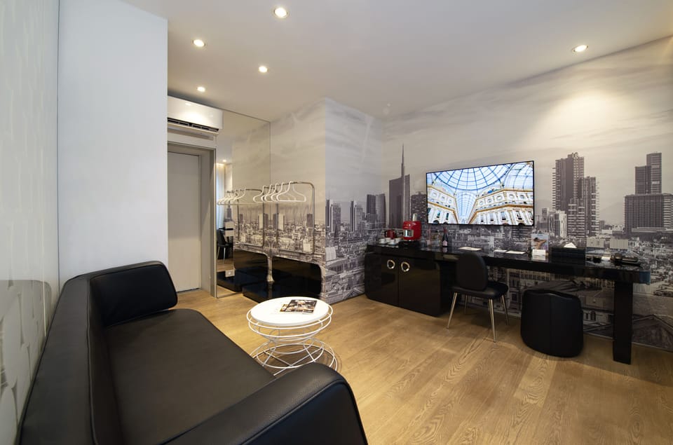 Luxury Suite | Premium bedding, down comforters, minibar, in-room safe