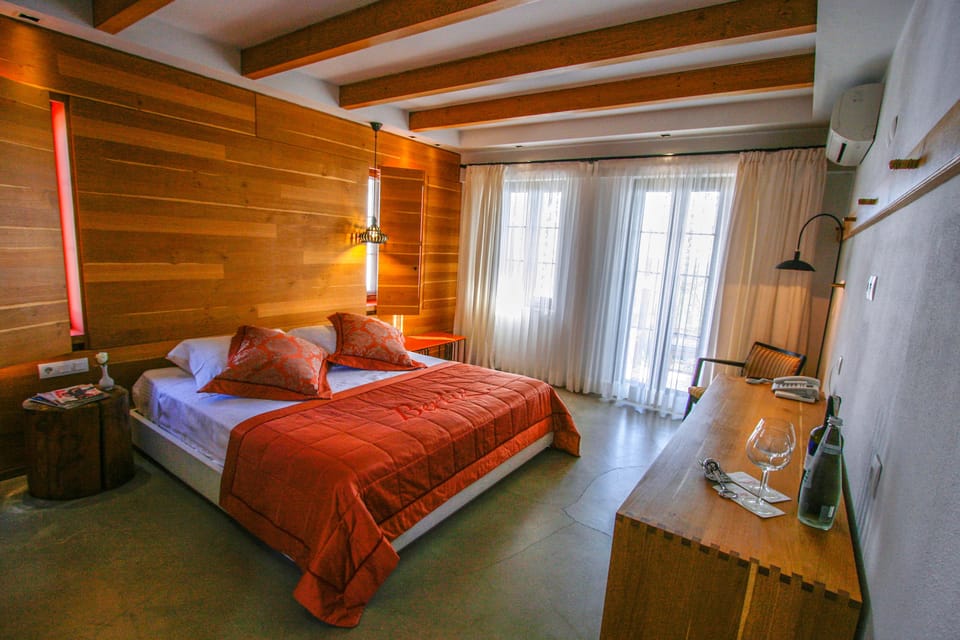 Premium bedding, pillowtop beds, minibar, in-room safe