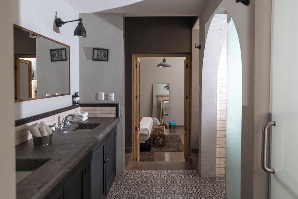 Master Suite | Minibar, in-room safe, blackout drapes, free WiFi