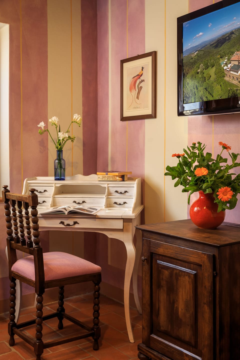 Classic Studio Suite (Le Eriche) | Minibar, in-room safe, individually decorated, individually furnished