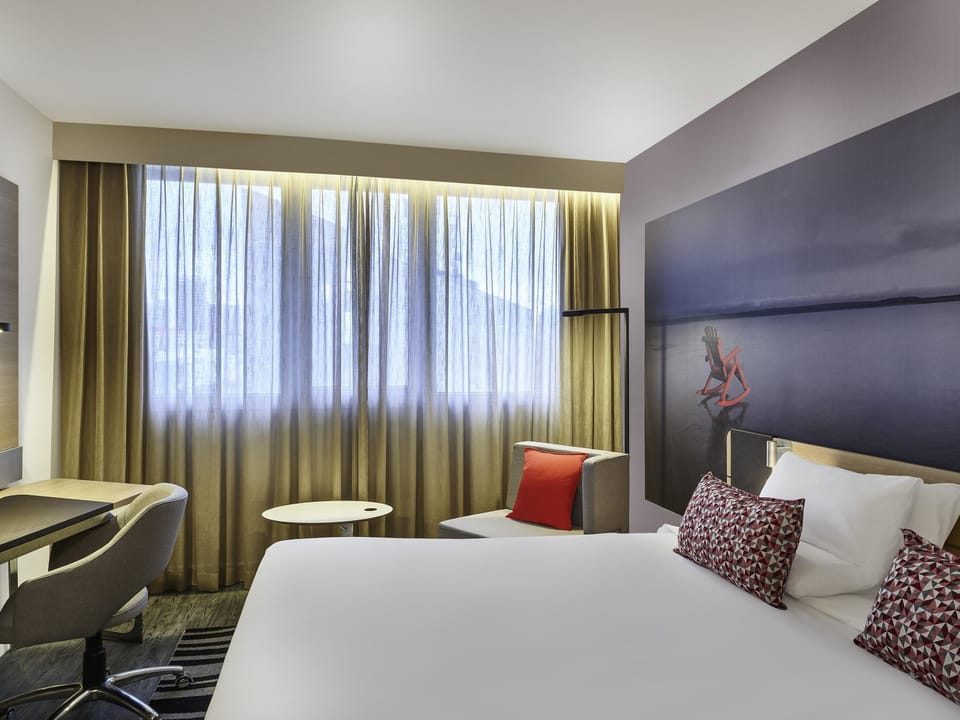 Hypo-allergenic bedding, minibar, in-room safe, desk