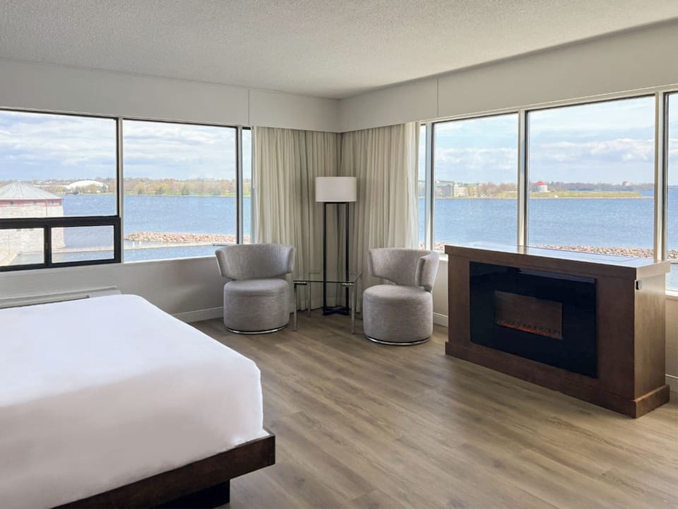 Deluxe Room, 1 King Bed, Corner | Egyptian cotton sheets, premium bedding, down comforters, pillowtop beds