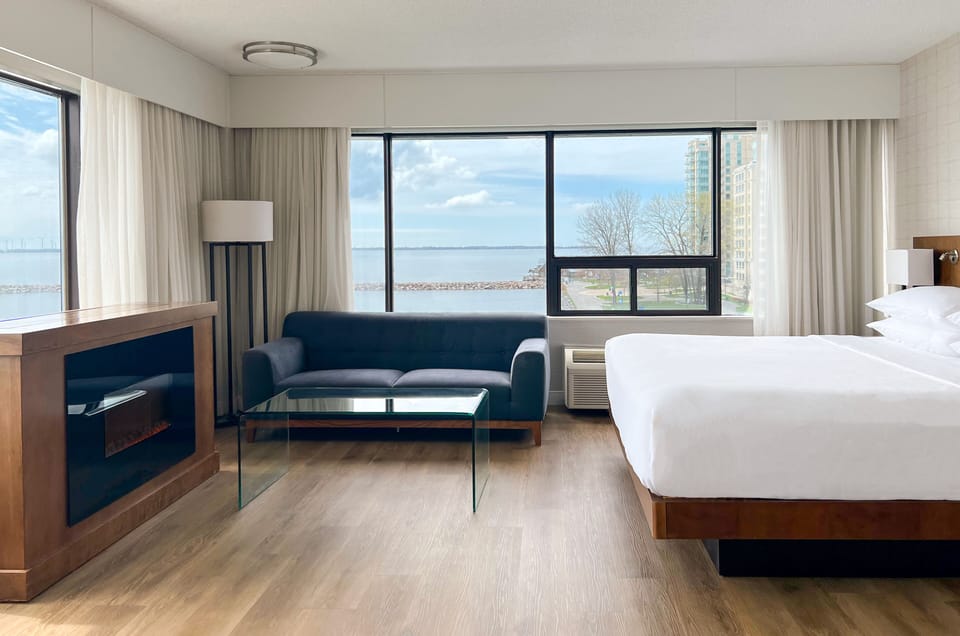 Deluxe Room, 1 King Bed, Corner | Egyptian cotton sheets, premium bedding, down comforters, pillowtop beds