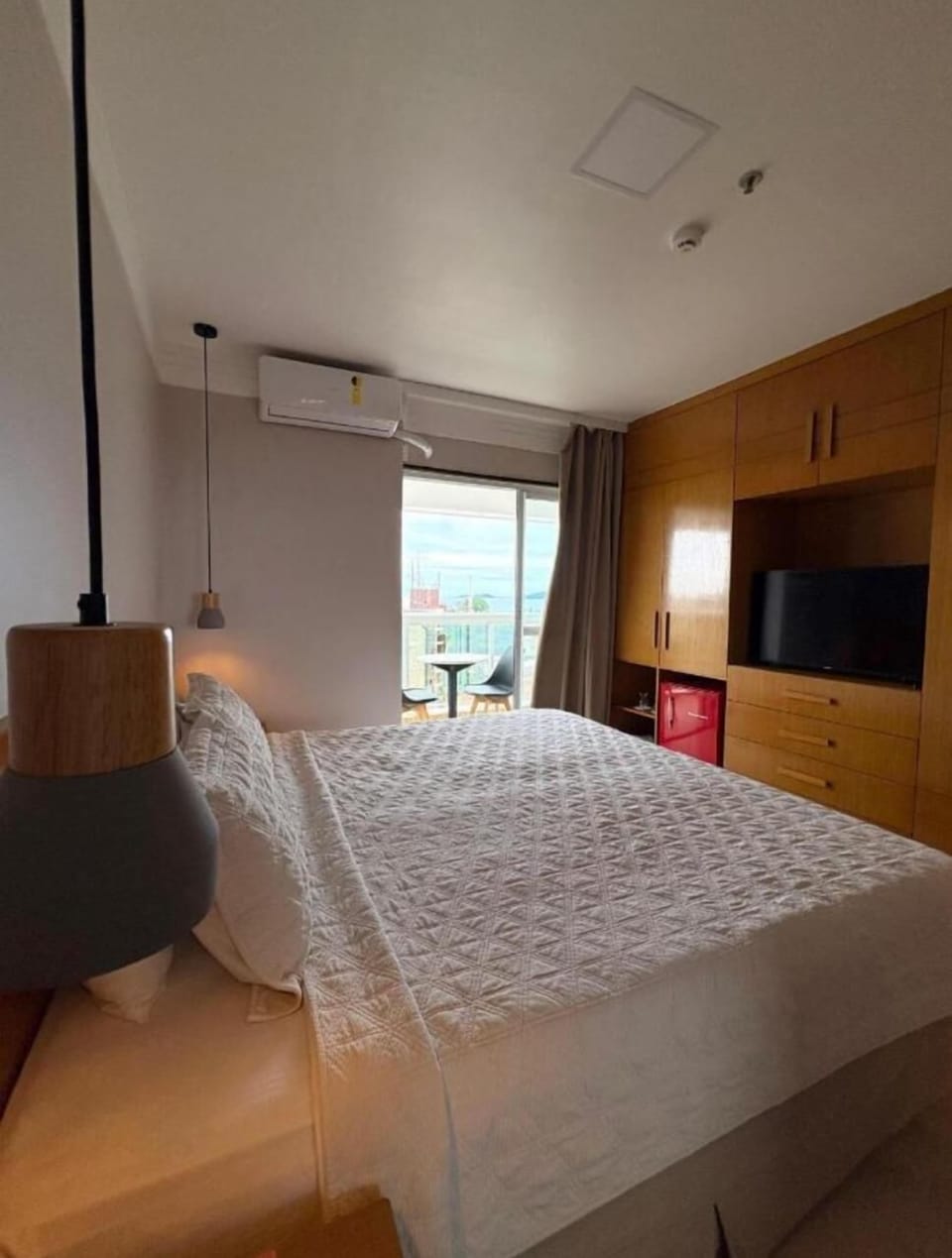 Deluxe Suite, Jetted Tub | 1 bedroom, minibar, in-room safe, individually decorated