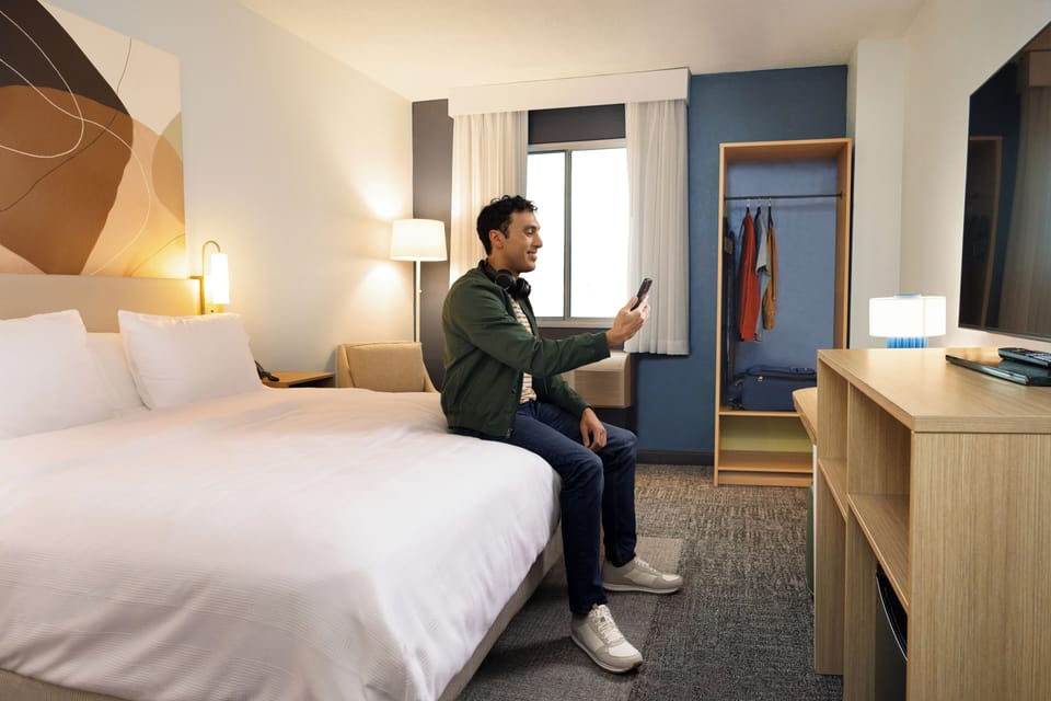 Room, 1 King Bed | In-room safe, desk, laptop workspace, blackout drapes