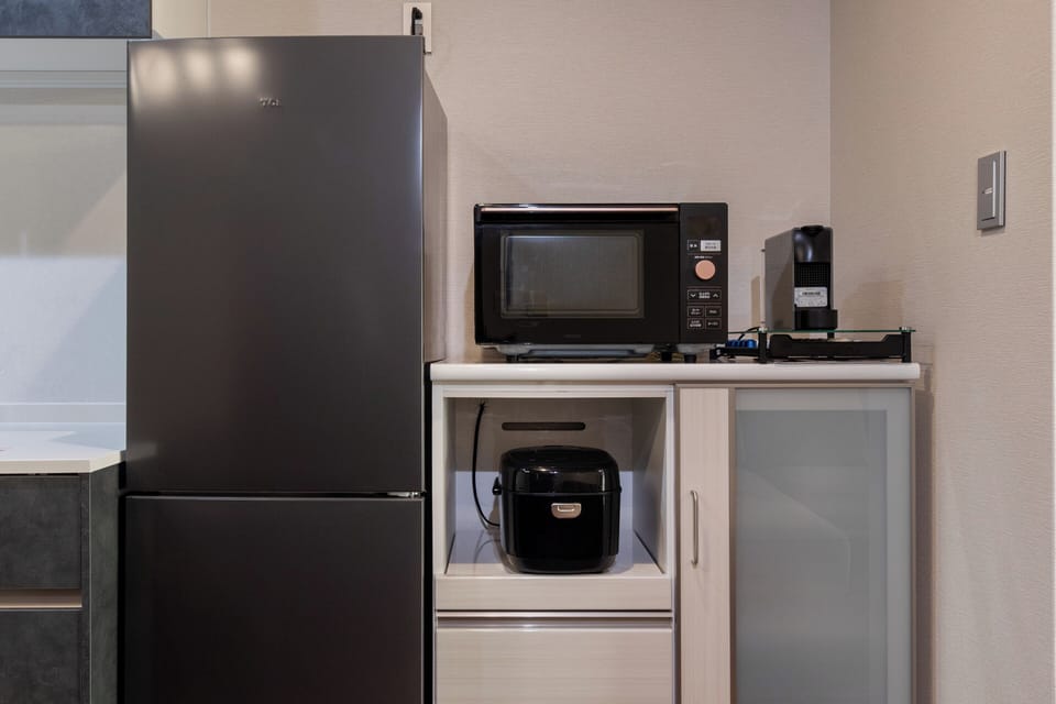 Exclusive Townhome | Private kitchen | Fridge, microwave, stovetop, electric kettle