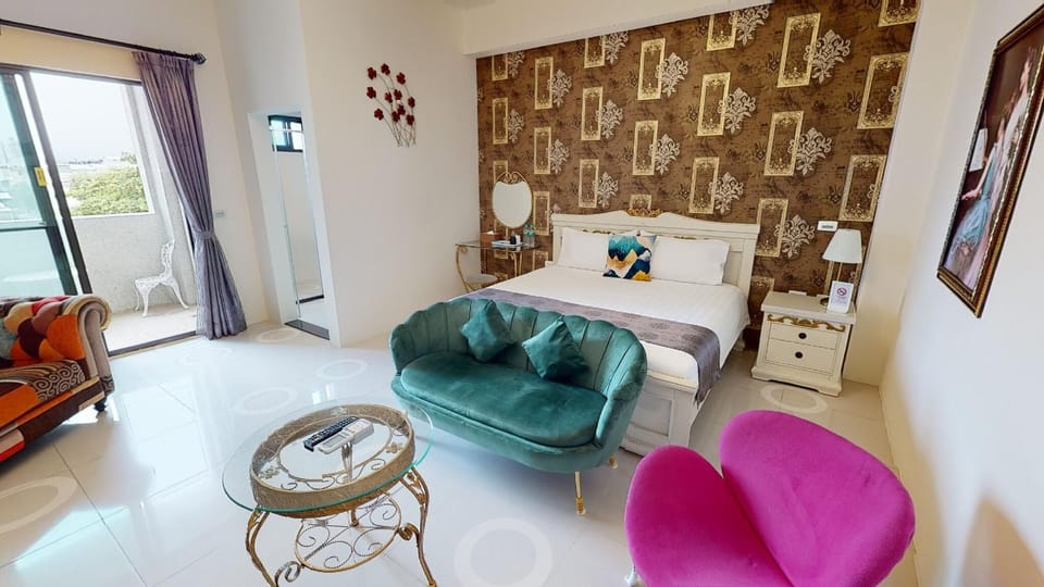 Luxury Double Room, 1 Queen Bed | Desk, soundproofing, rollaway beds, free WiFi