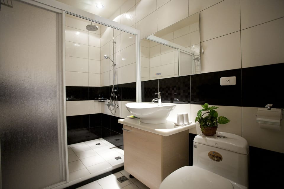 Economy Quadruple Room, 1 Bedroom | Bathroom | Hydromassage showerhead, hair dryer, slippers, towels