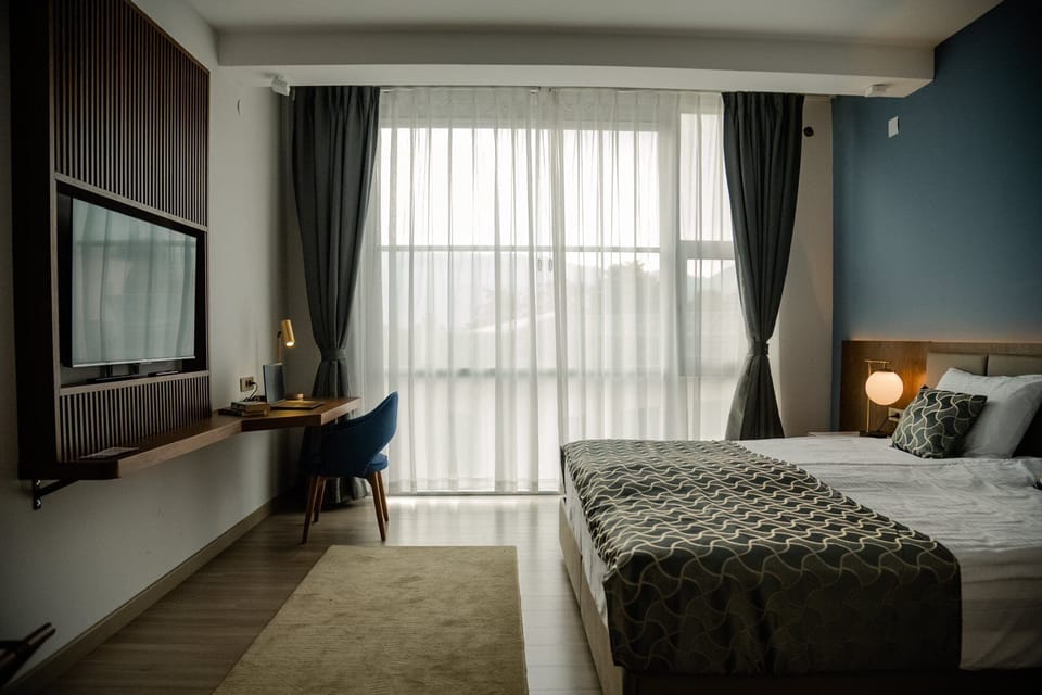 Soundproofing, high-speed internet, alarm clocks