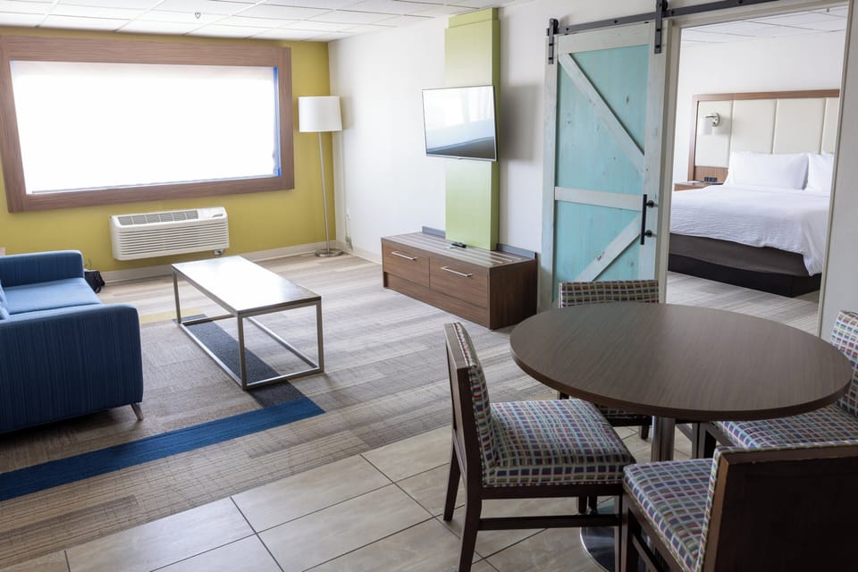 Suite, 1 Bedroom | Desk, blackout drapes, iron/ironing board, free cribs/infant beds