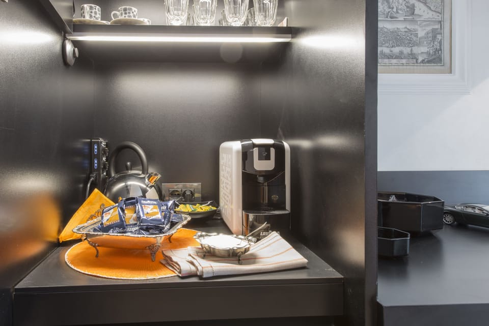 Luxury Apartment, 2 Bedrooms, 2 Bathrooms | Coffee and/or coffee maker
