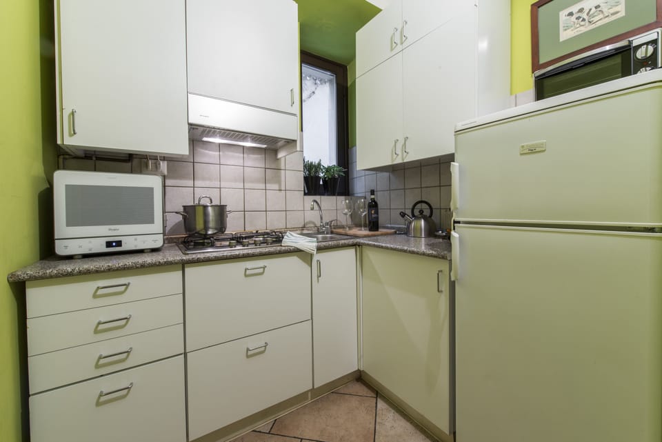 Apartment, 1 Bedroom | Private kitchen | Full-size fridge, microwave, oven, stovetop