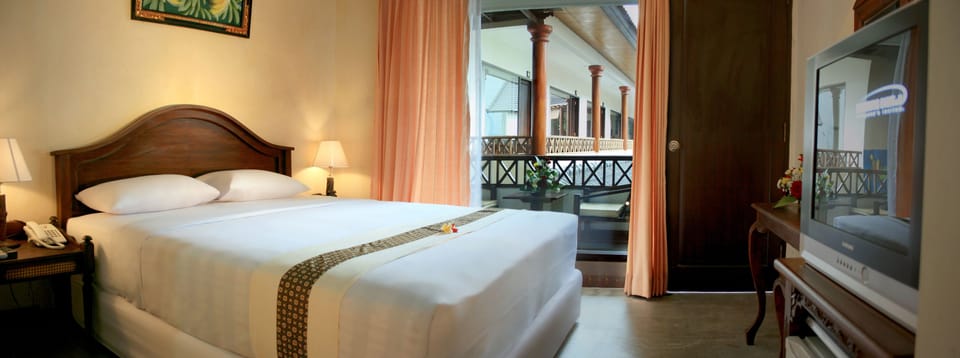 Standard Room | Minibar, desk, WiFi (free), bed sheets