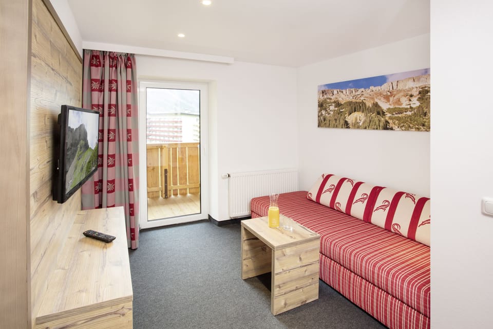 Suite, 1 Bedroom, Balcony, Mountain View | Hypo-allergenic bedding, in-room safe, blackout drapes, soundproofing