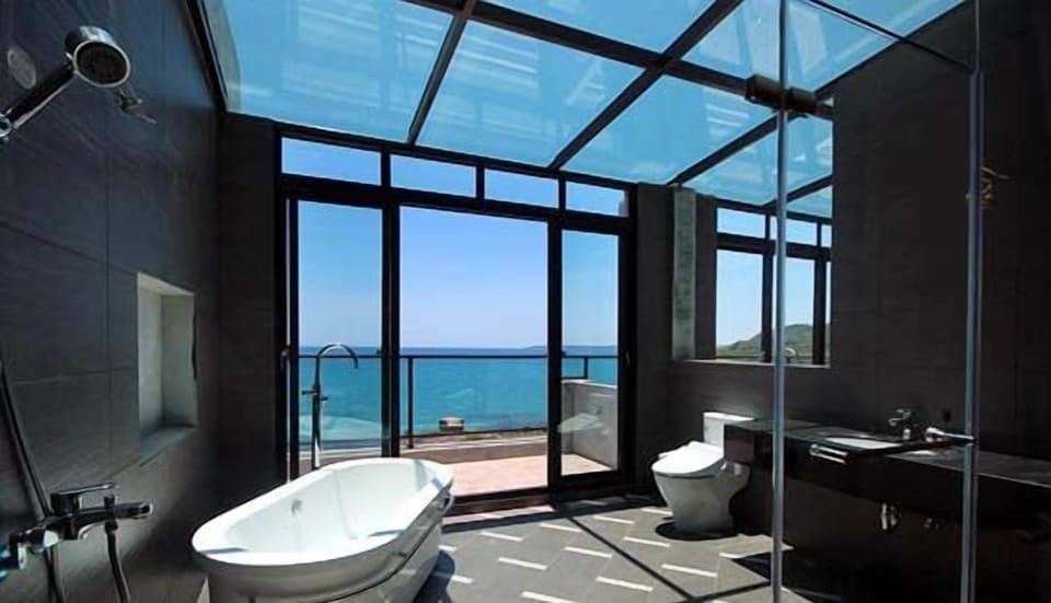 Superior Double Room, Ocean View (Room4) | Bathroom | Separate tub and shower, deep soaking tub, rainfall showerhead