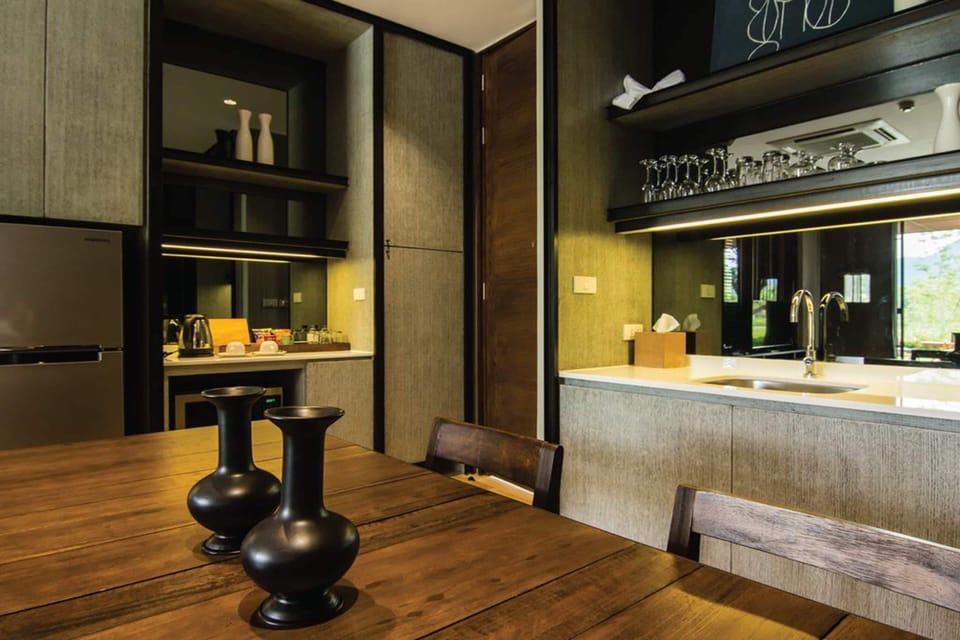 1 Bedroom Suite | In-room dining