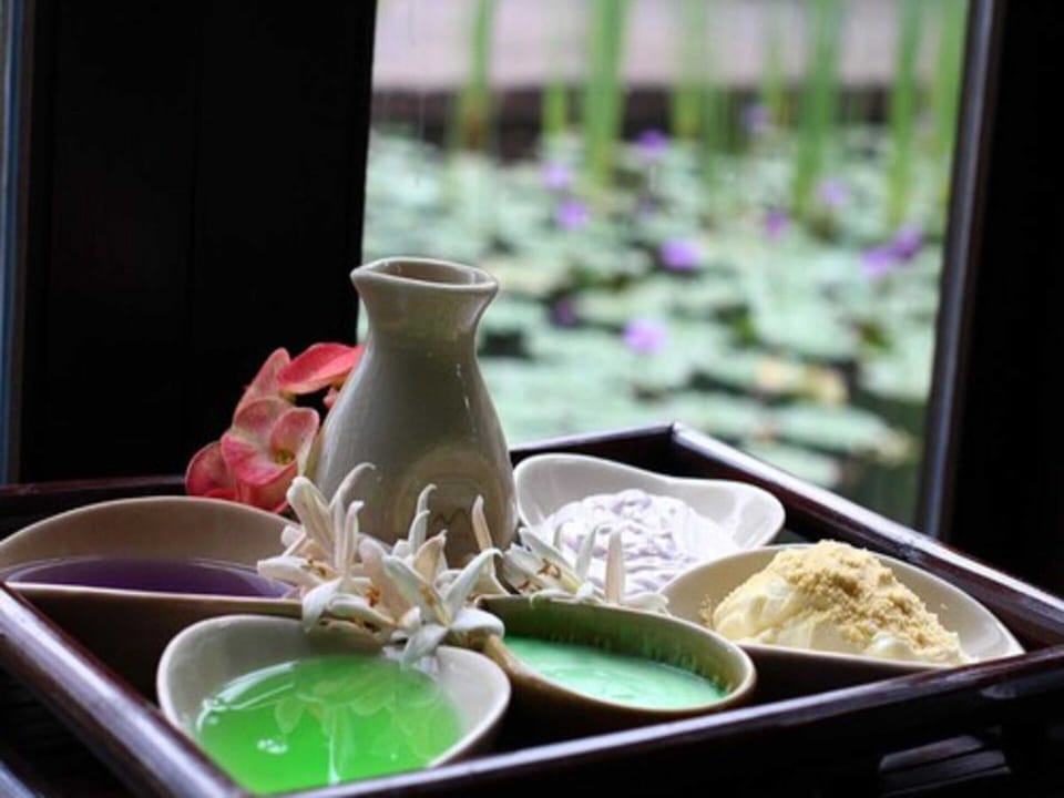 Body treatments, aromatherapy, Thai massages, body scrubs, facials