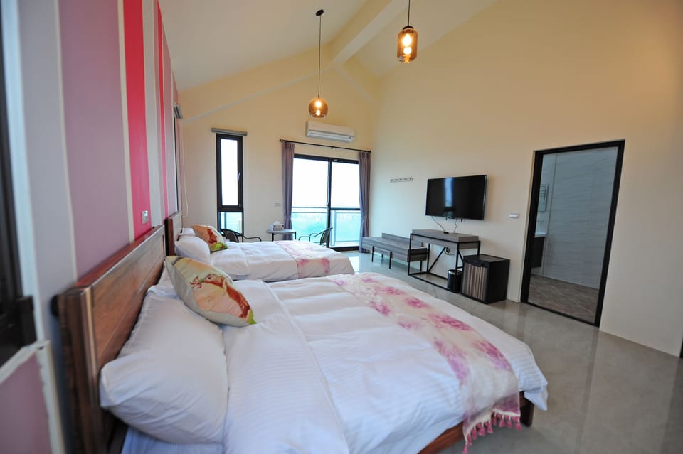 Premium bedding, blackout drapes, free WiFi