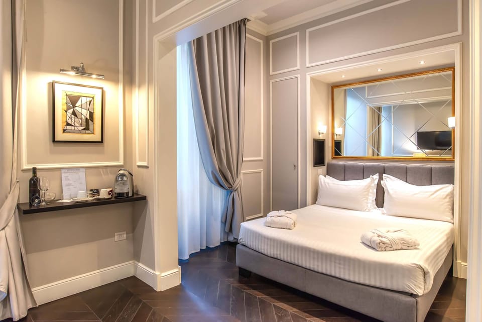 Deluxe Room, 1 Queen Bed | Premium bedding, laptop workspace, soundproofing, iron/ironing board