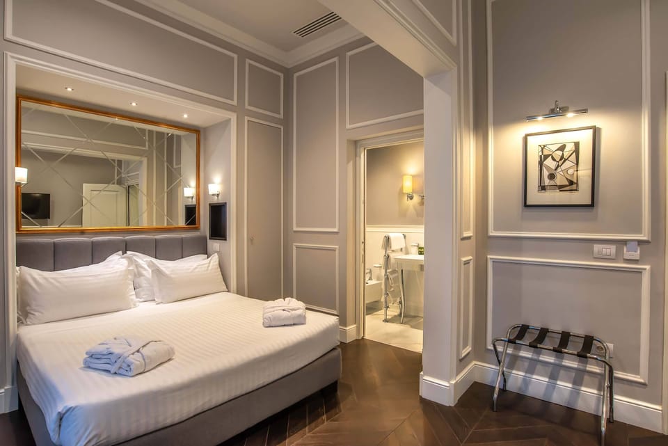 Deluxe Room, 1 Queen Bed | Premium bedding, laptop workspace, soundproofing, iron/ironing board