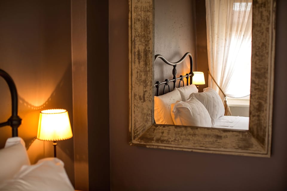 Senior Suite (Silente) | Minibar, in-room safe, desk, cribs/infant beds