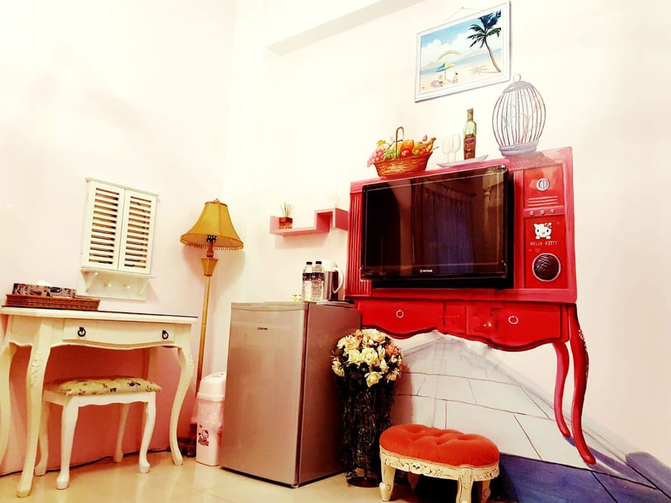 Standard Double Room, 1 Double Bed | Individually decorated, individually furnished, desk, blackout drapes