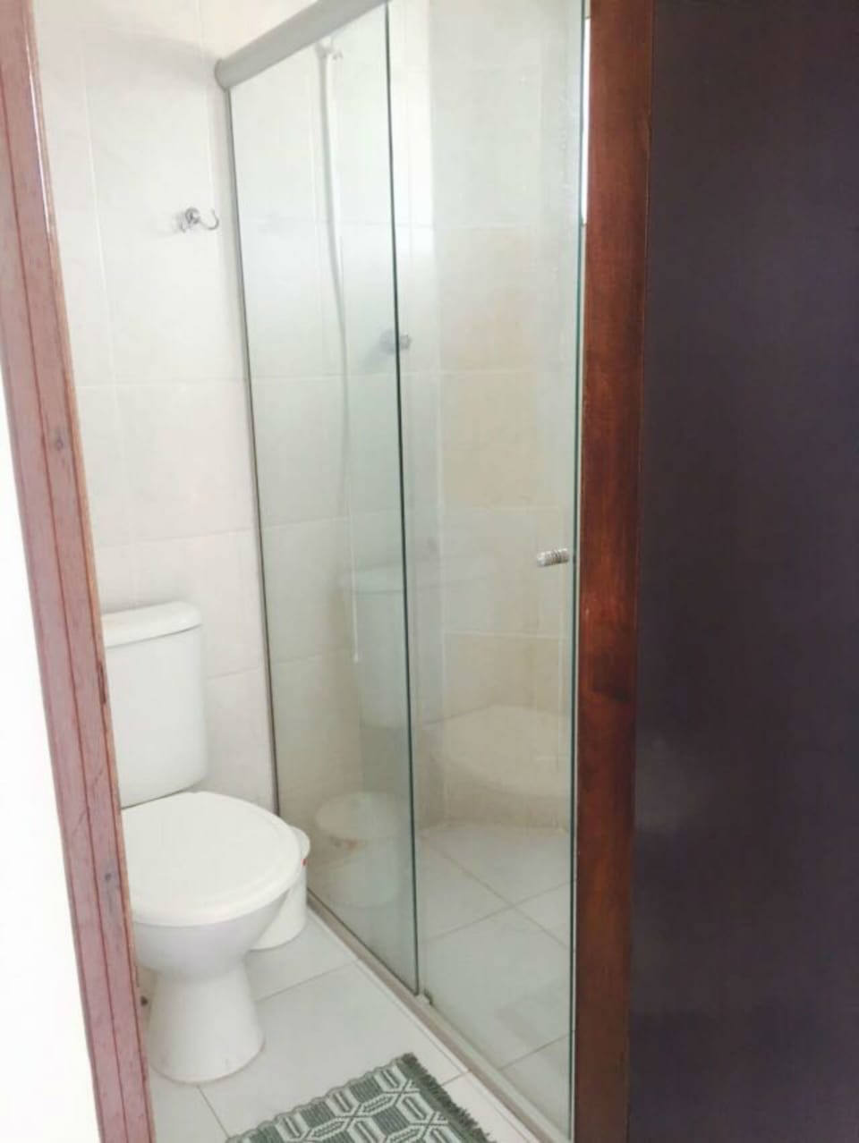Shower, free toiletries, towels