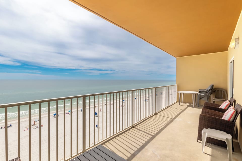 Comfort Condo, 2 Bedrooms, Balcony, Oceanfront | Balcony