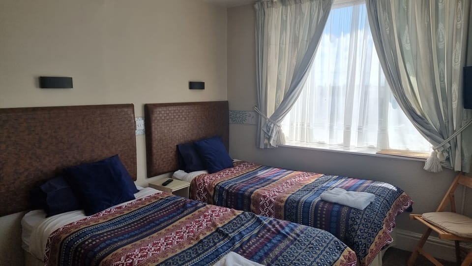 Twin Room | Iron/ironing board, cribs/infant beds, free WiFi